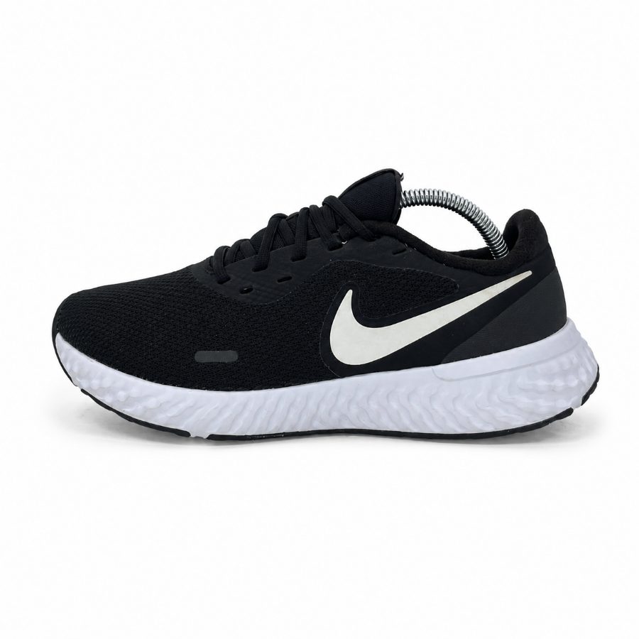 Nike Revolution 5 